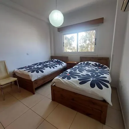 Sunny 2 Bedroom Center 아파트