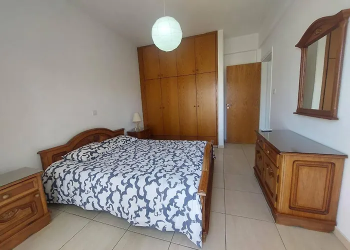 Sunny 2 Bedroom Center