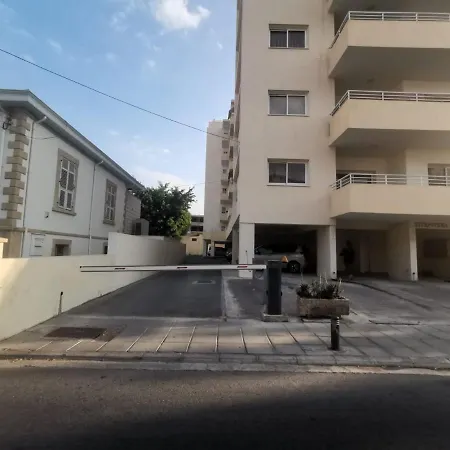 Sunny 2 Bedroom Center *