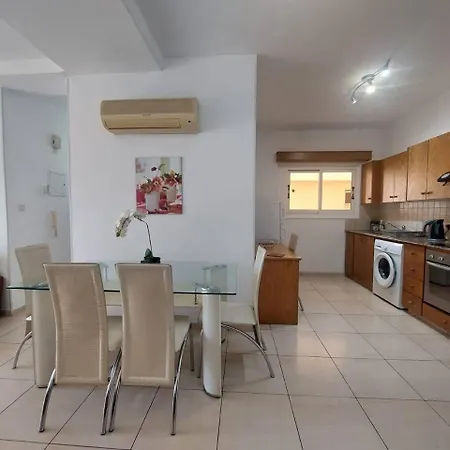 Sunny 2 Bedroom Center