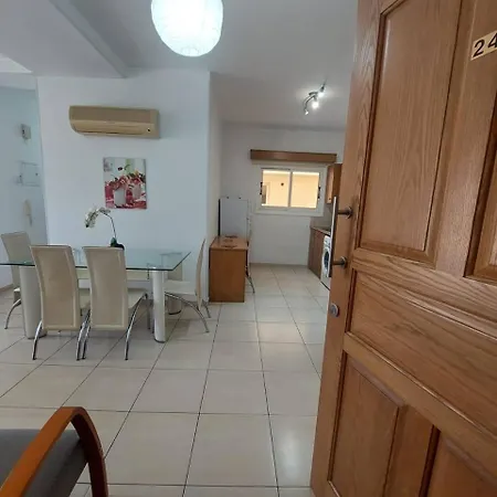 Sunny 2 Bedroom Center * Larnaca