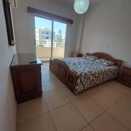 Sunny 2 Bedroom Center Apartment