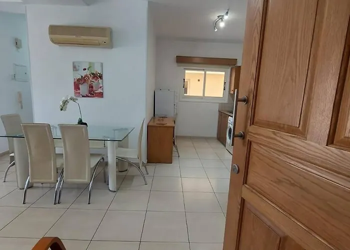Sunny 2 Bedroom Center * Λάρνακα