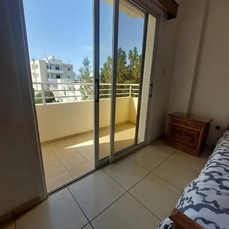 Sunny 2 Bedroom Center 아파트 라르나카